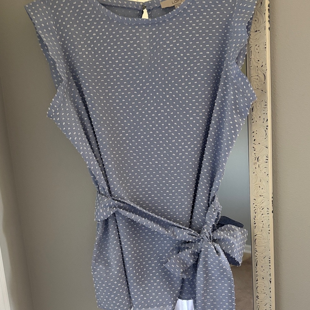 LOFT Beautiful ladies top. Size L.  $19